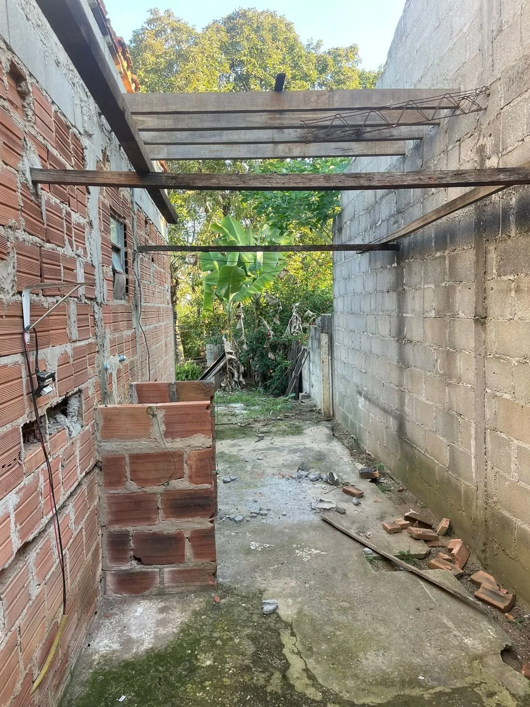 Imagem Chácara à venda 2 Quartos, 5 Vagas, 500M², Parque Shangrilá, Pindamonhangaba - SP