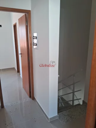Imagem Belo sobrado em Vilagio no bairro do Marapé com 2 suítes, garagem privativa a venda por R$ 695.000,00
