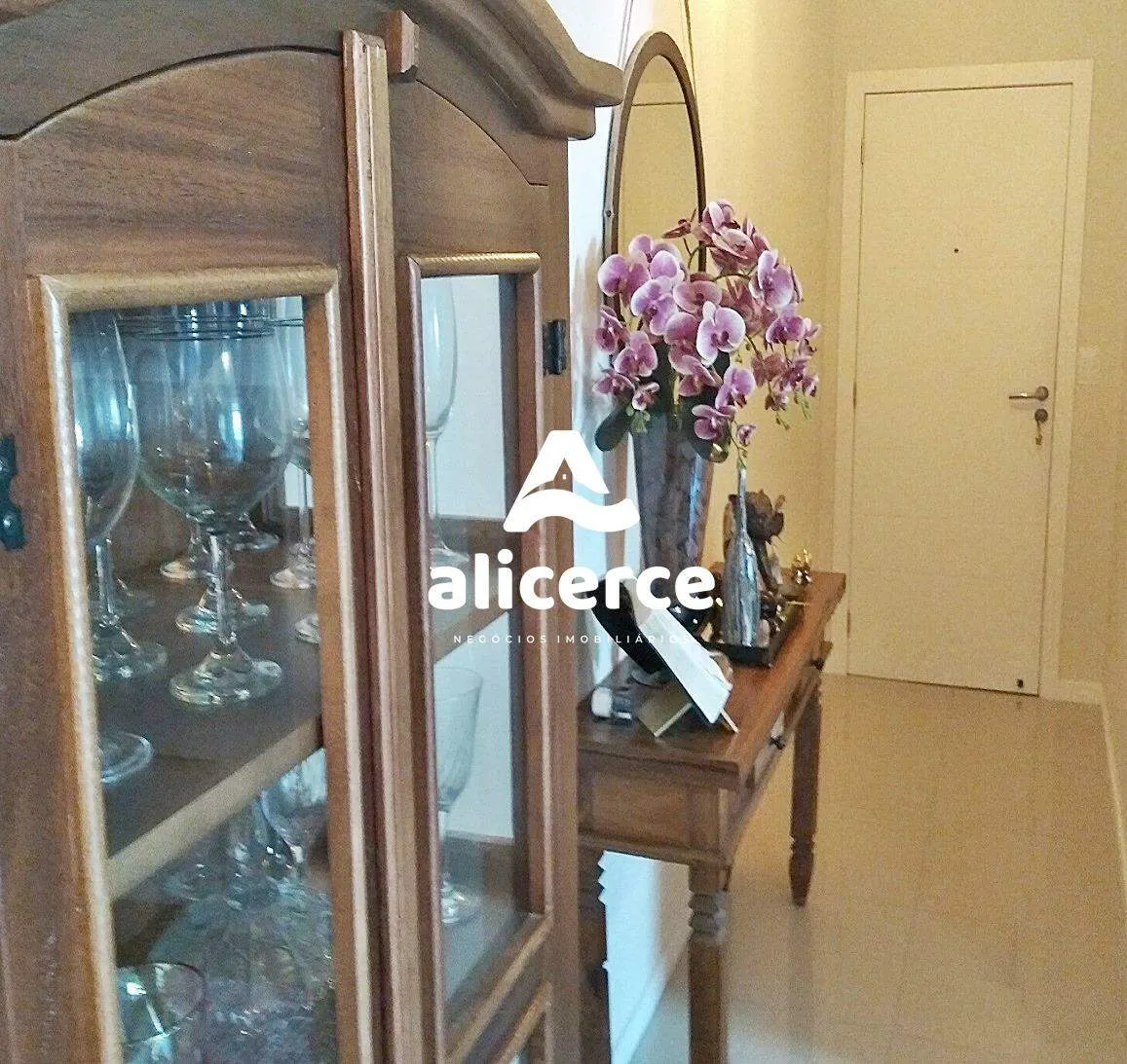 Imagem Apartamento à venda com 3 quartos 1 suíte, 92m² em Barreiros São José