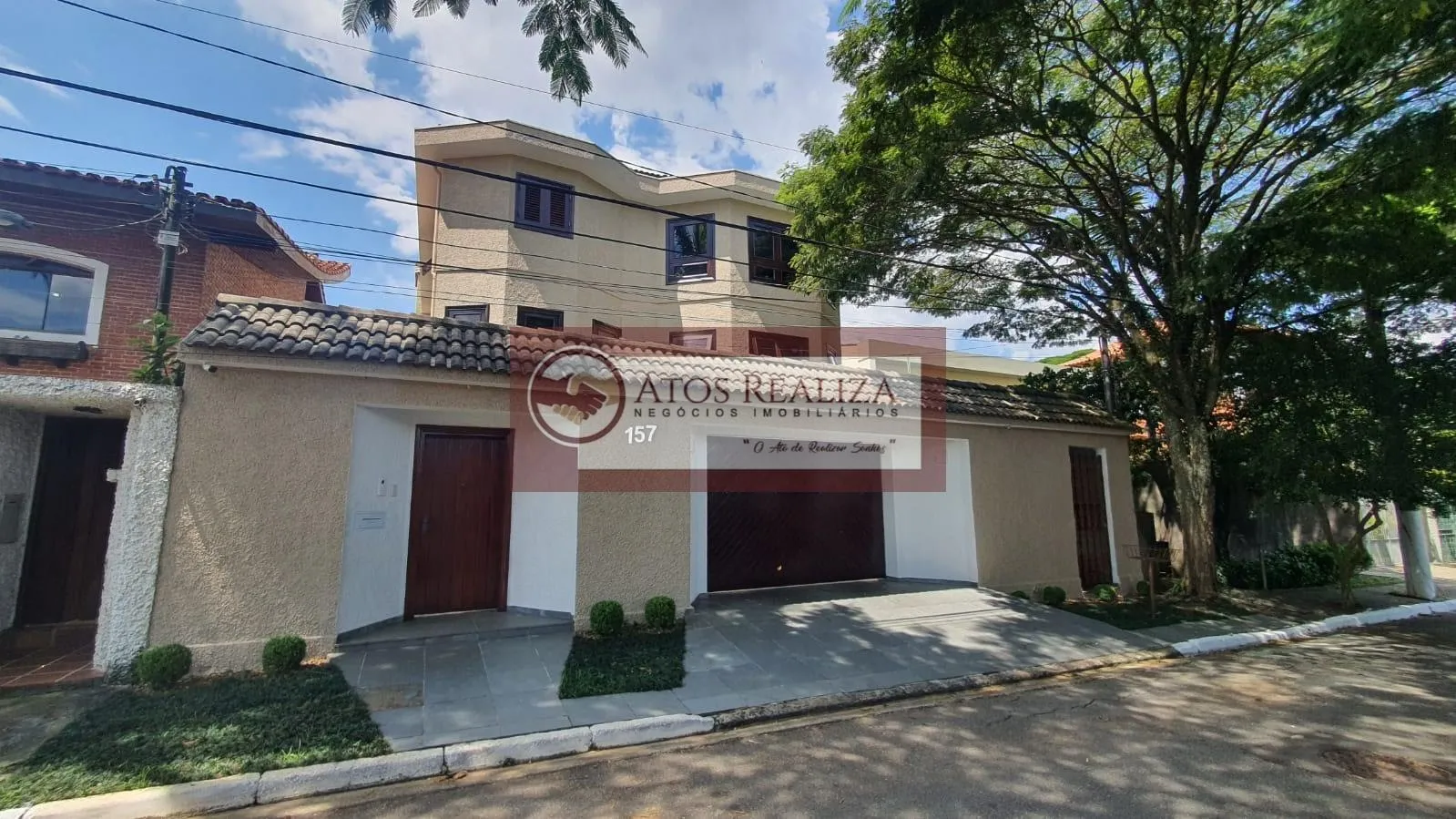 Imagem Casa a Venda no BOLSÃO Por R$ 2.600.000,00 IPTU R$ 1.900.00 - Bolsão Residencial de Interlagos Área construída 500m2, Terreno 580m2 (14,5x40m), - Vista permanente para a represa Guarapiranga, - Sal