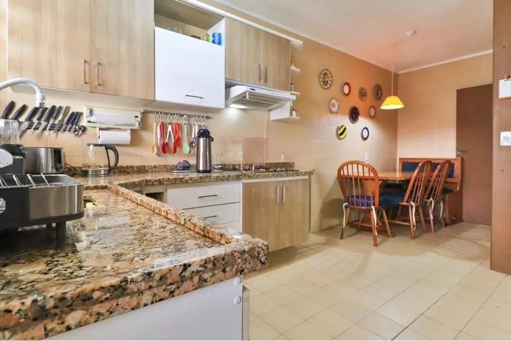 Imagem Casa térrea com 2 dormitórios, lavabo, espaço gourmet e 2 vagas.