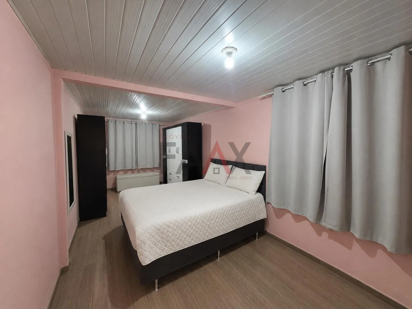 Imagem Casa de Esquina à Venda no Bonsucesso, espaco amplo, oportunidade!