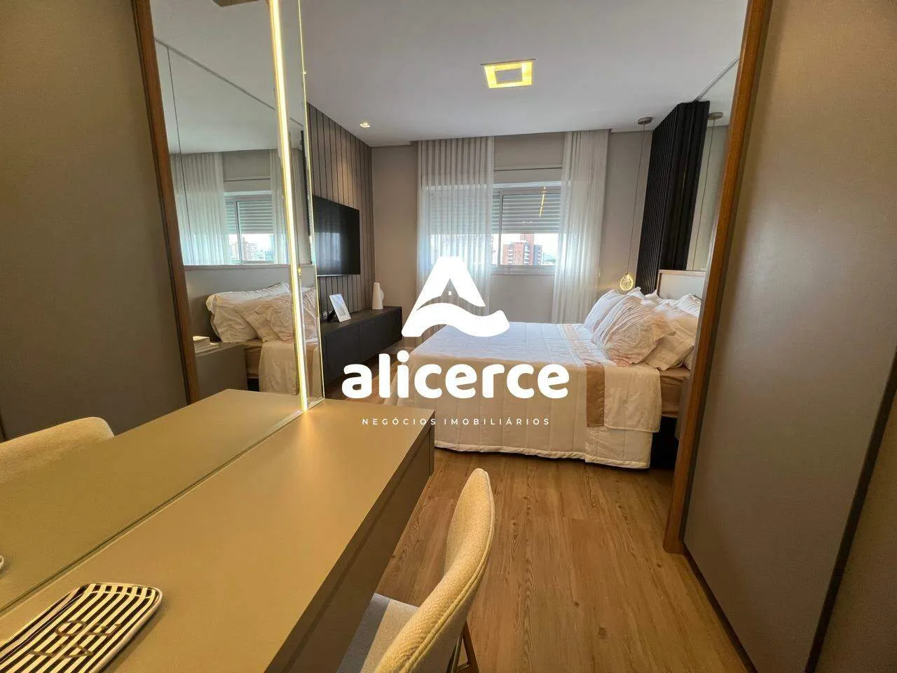 Imagem PRONTO PARA MORAR - Apartamento com Terraço à venda I 2 dormitórios I 1 suíte I Mobiliado - em Florianópolis/SC