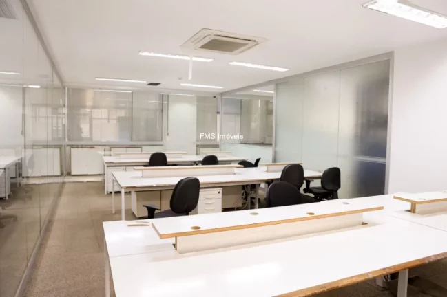 Imagem Andar comercial com 888m² na Av. das Nações Unidas.