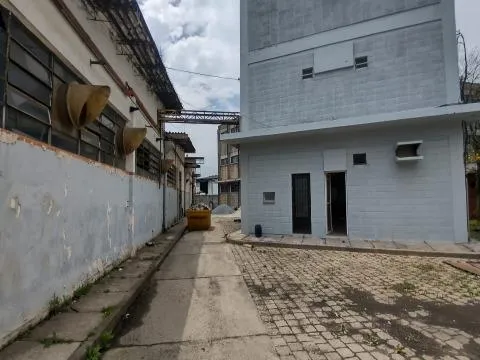 Imagem VENDA E LOCAÇÃO DE GALPÃO INDUSTRIAL EM GUARULHOS/SP, EXCELENTE OPORTUNIDADE com área total de 4.700m² e área construída de 3.500m². CONSULTE-NOS.