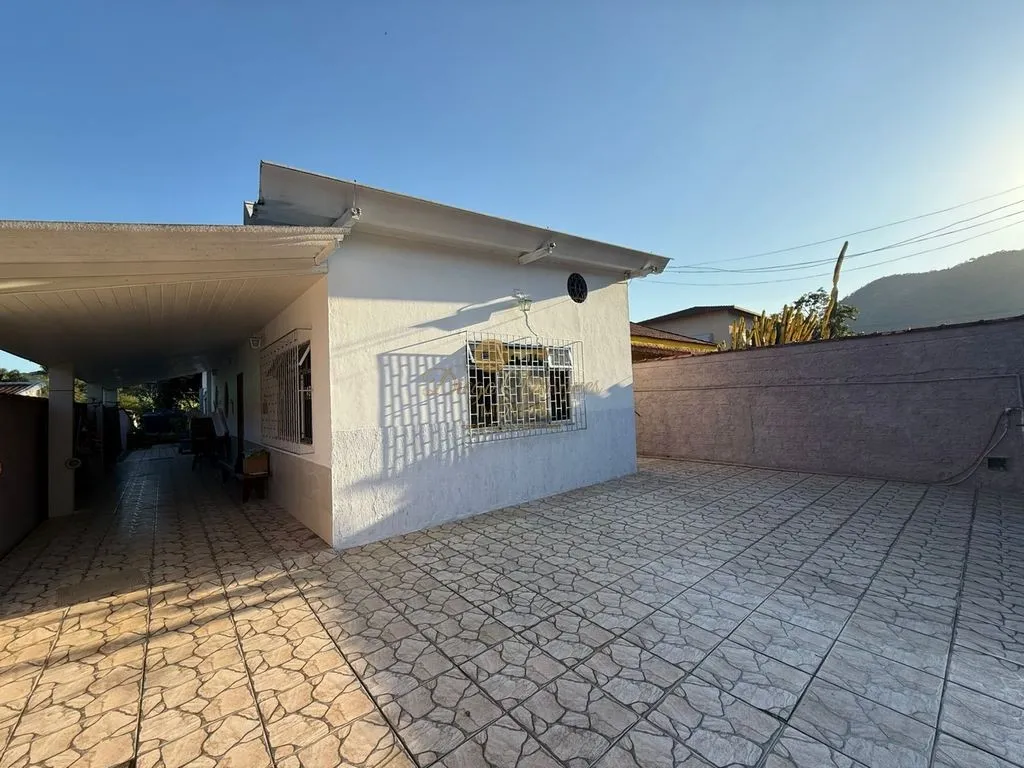 Foto do imóvel Casa para Venda em Guapimirim / RJ em Rua Comandante Barcelar