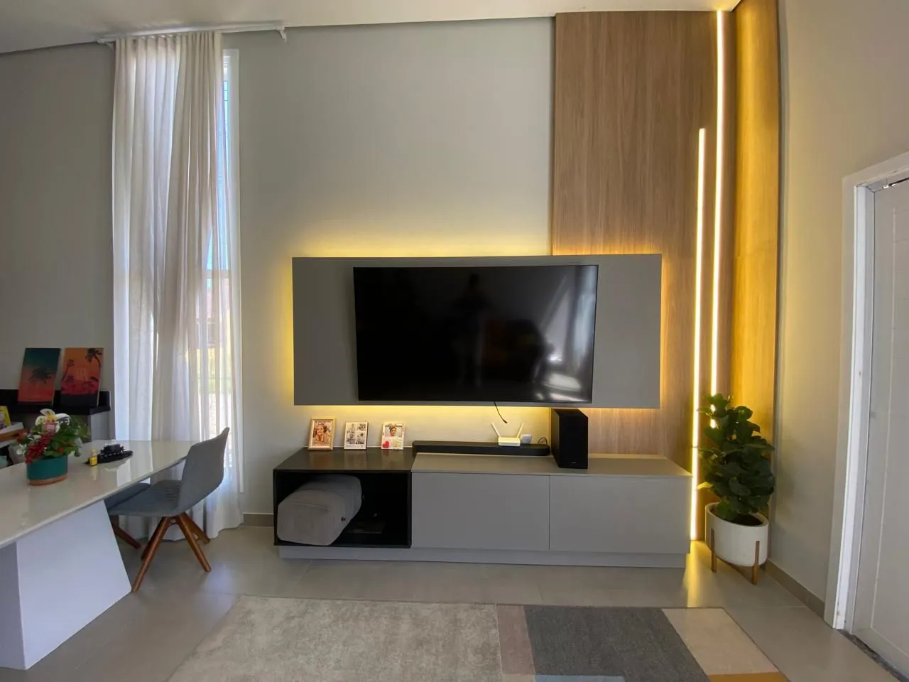 Imagem Casa com 03 quartos (01 suíte) e 01 vaga no Bairro Hípica em Porto Alegre