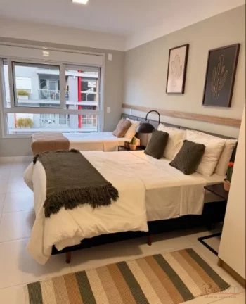 Imagem Descubra este moderno apartamento de aproximadamente 80 m², localizado no coração de Jurerê Lest...