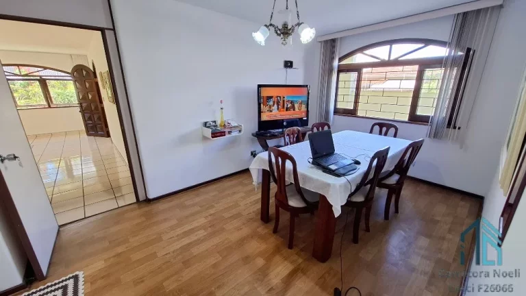 Imagem Casa com amplo terreno, a venda 04 quartos c/suíte no Seminário em Curitiba PR