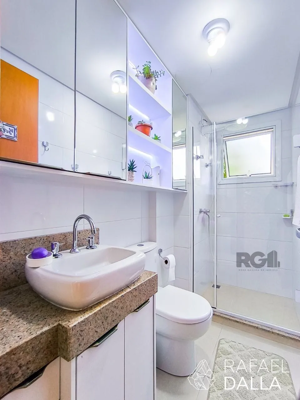 Imagem Na Rua Barão do Gravataí: Apartamento de 2 Dormitórios com Suíte e Churrasqueira, em estado de novo e LINDO, vaga de garagem.