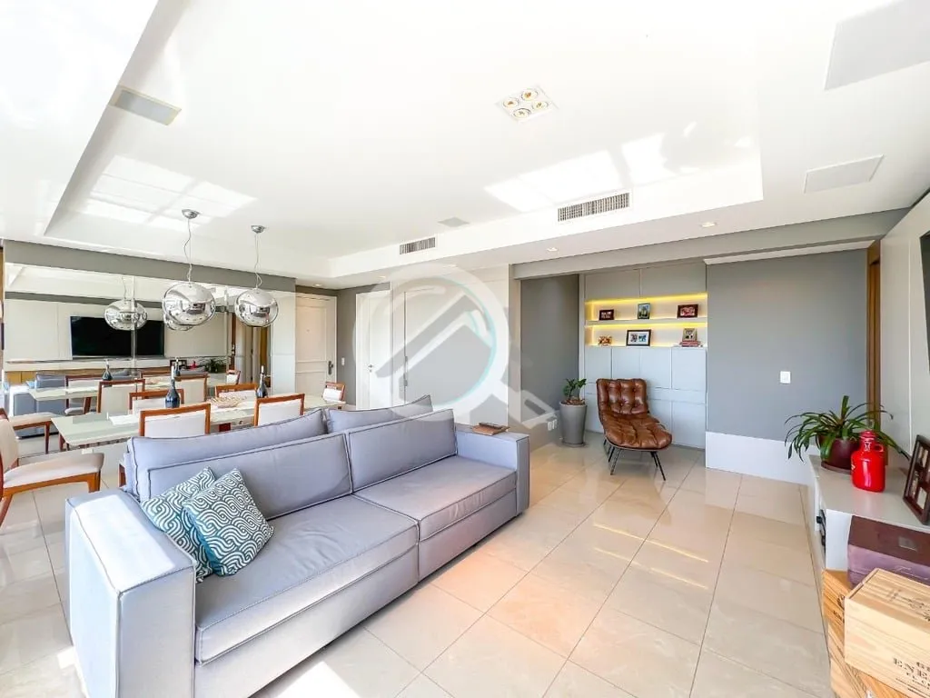 Imagem Apartamento semi mobiliado parte alta do bairro com vista! São 3 suítes todas com piso aquecidos (...