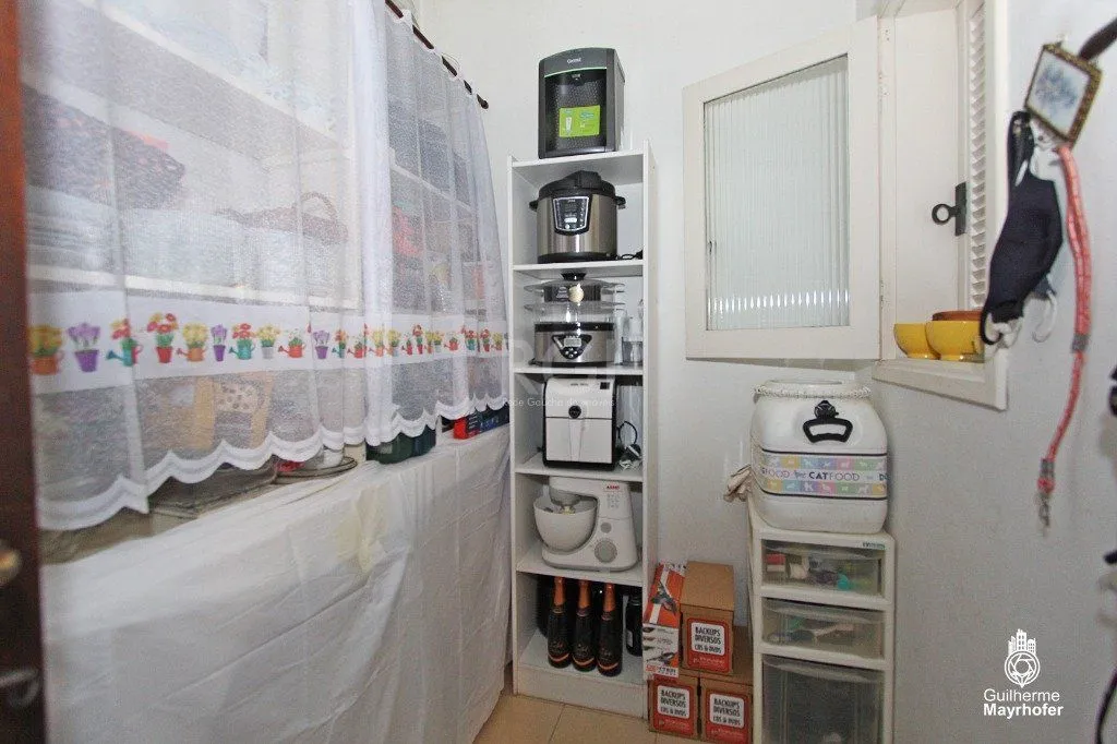 Imagem Casa para Venda - 240m², 5 dormitórios, sendo 1 suites, 3 vagas - Menino Deus