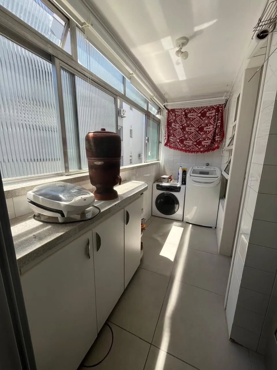 Imagem Apartamento de 2 quartos, 2 banheiros e 1 vaga de garagem no bairro Santana POA