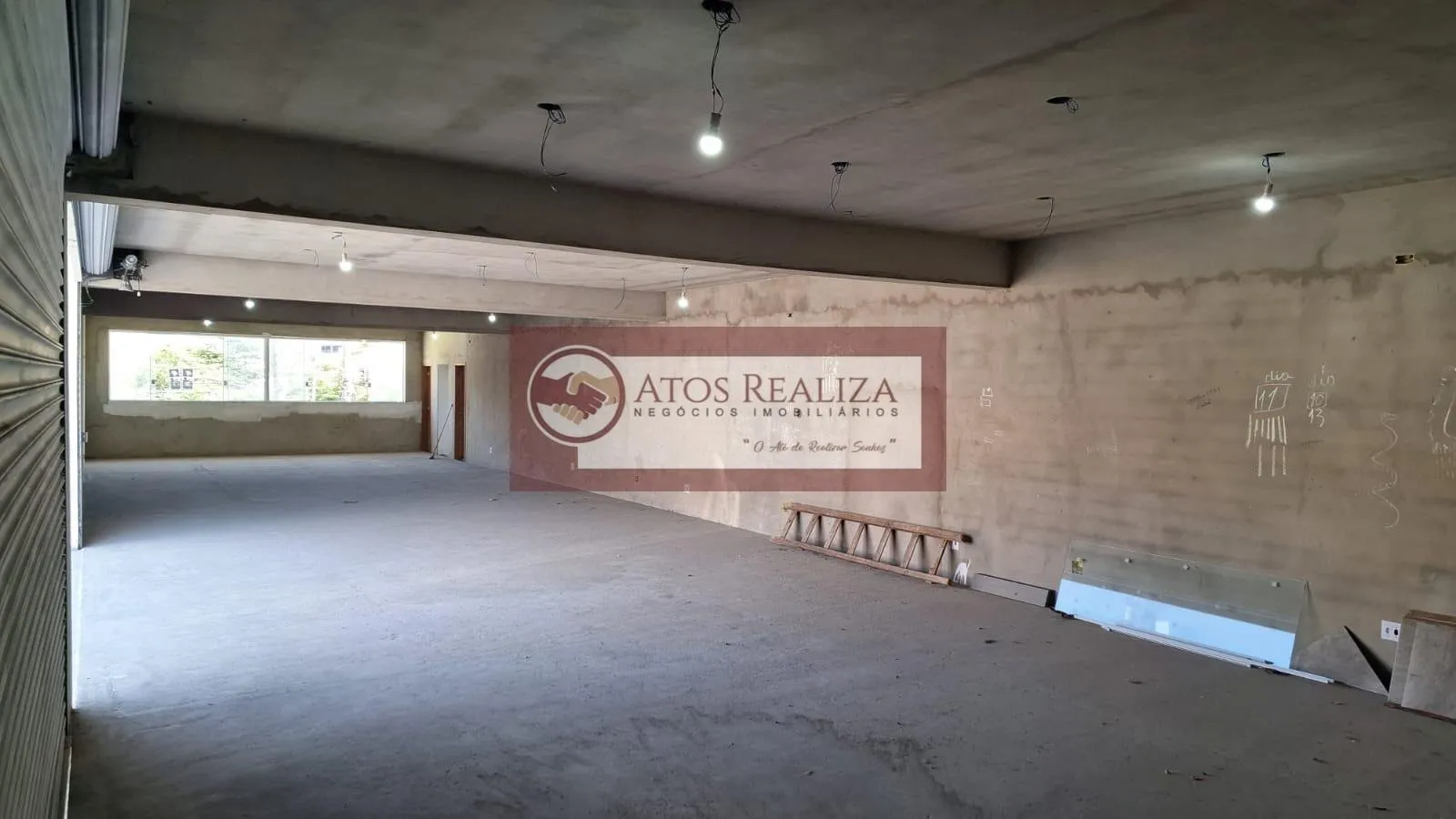 Imagem Galpão para Alugar no Jardim Santa Bárbara, SP - 170m², 2 Banheiros