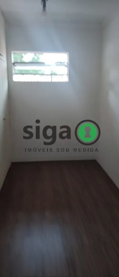 Imagem Sobrado de alto padrão com 500m², 4 suítes e ampla área verde em Interlagos