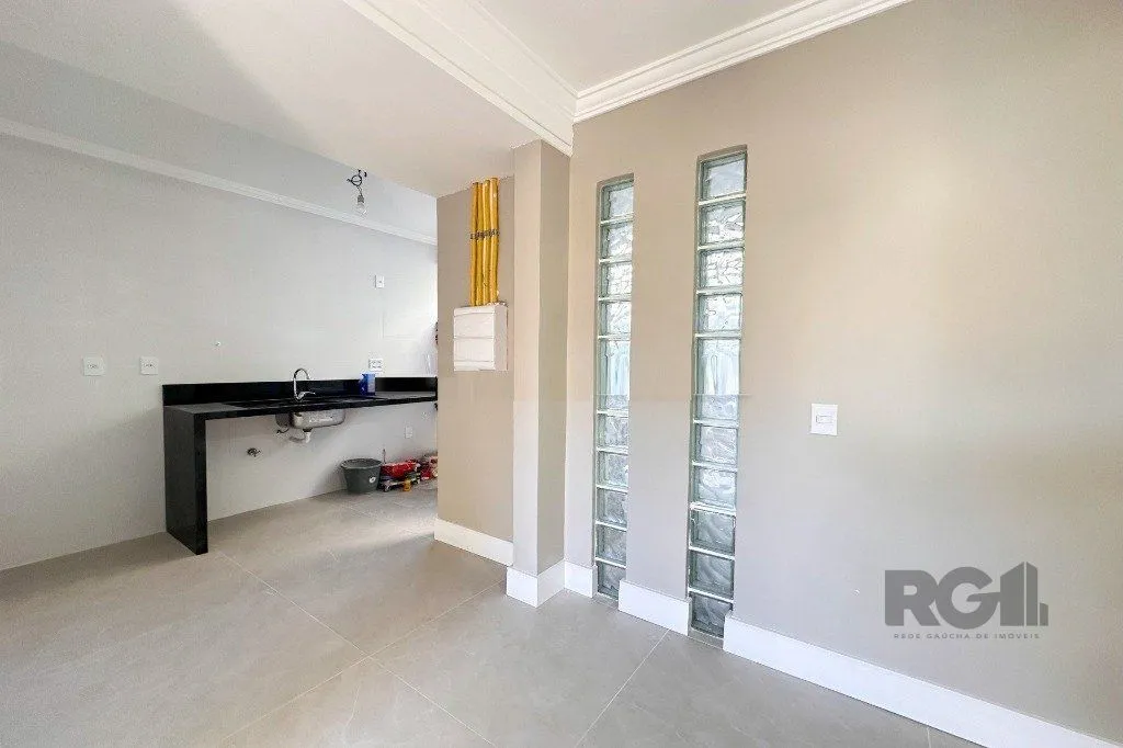 Imagem Vende-se apartaento 2 quartos com suíte e vaga coberta em região privilegiada - 72m² - Mont'Serrat