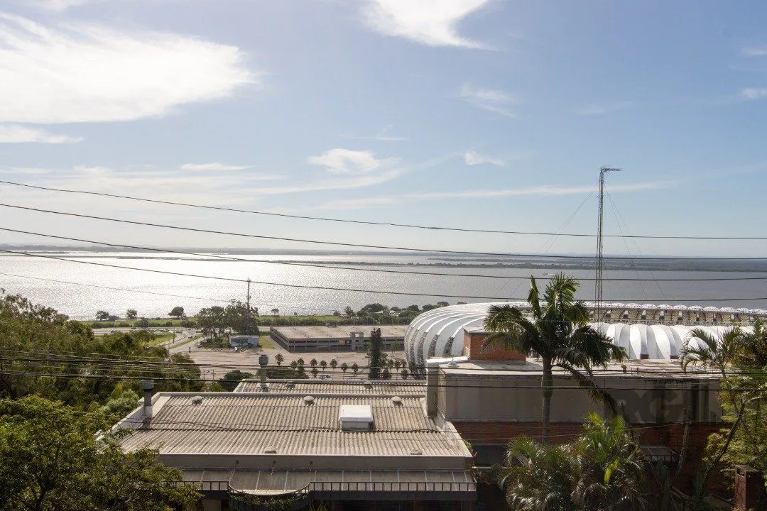 Imagem Casa com 724 m² privativos, 4 dormitórios sendo 4 suítes, 6 vagas sendo 3 cobertas