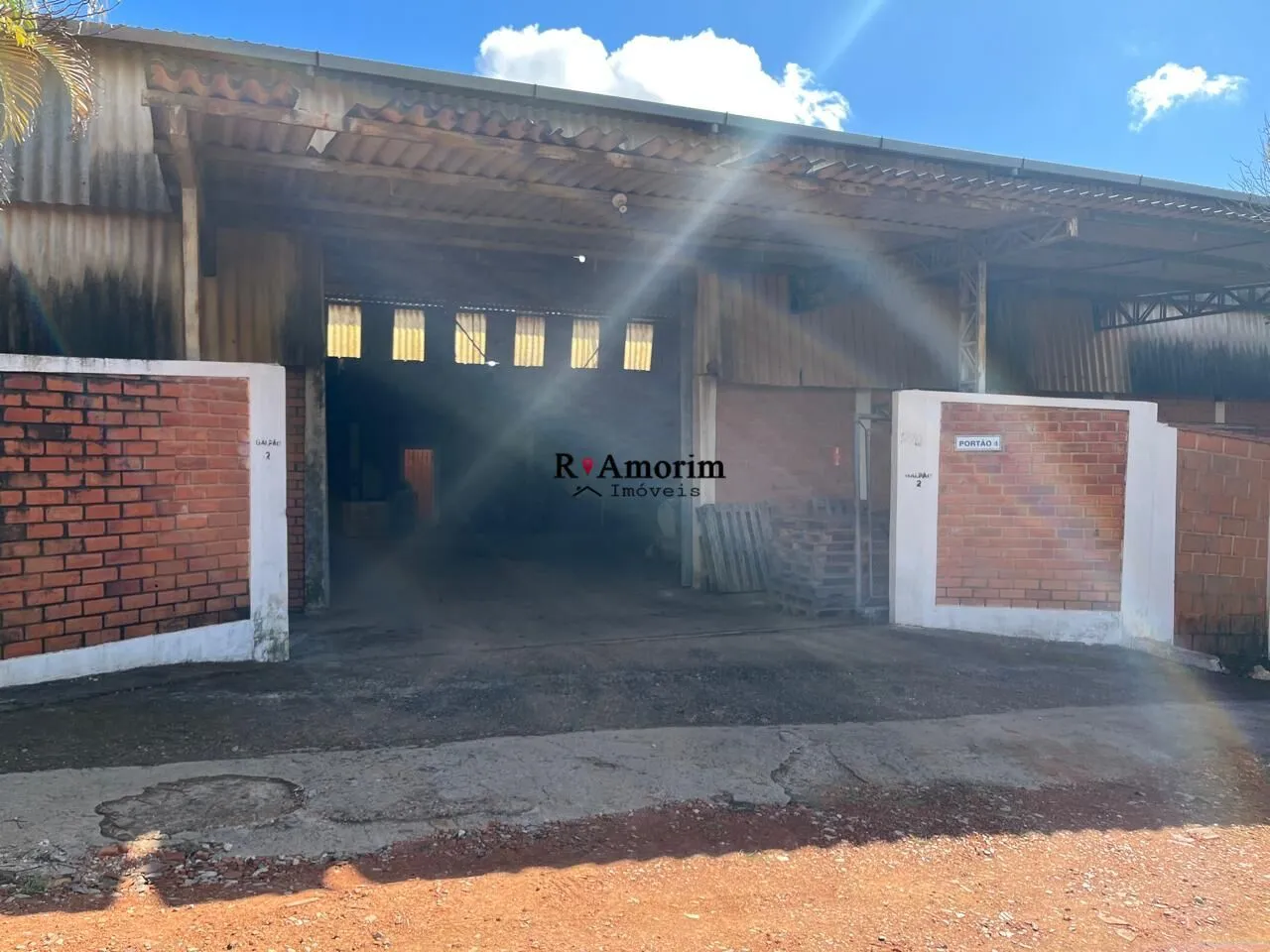 Imagem Área Industrial a venda em Itu/SP com cinco Galpões Industriais