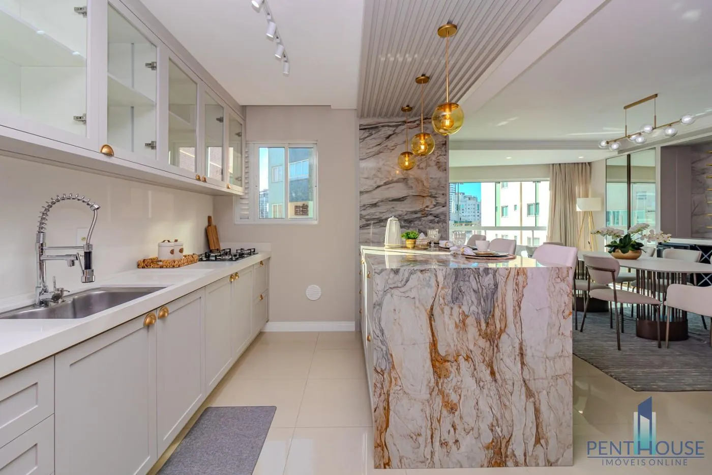 Imagem Apartamento Zona Central para Venda em Balneário Camboriú, CENTRO, 3 dormitórios, 3 suítes, 4 banheiros, 3 vagas