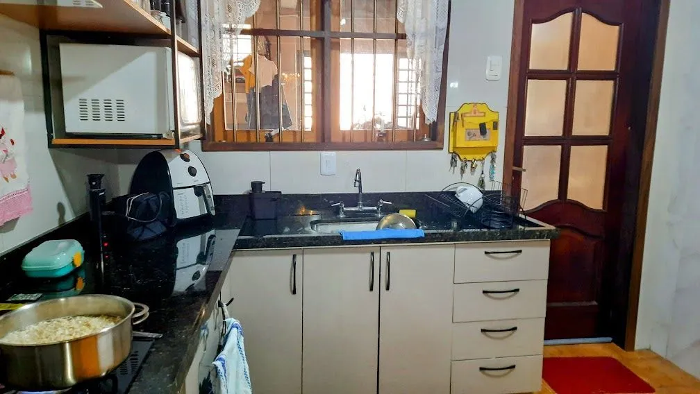 Imagem Linda Casa de Esquina com 230 M². Área de Lazer Completa.