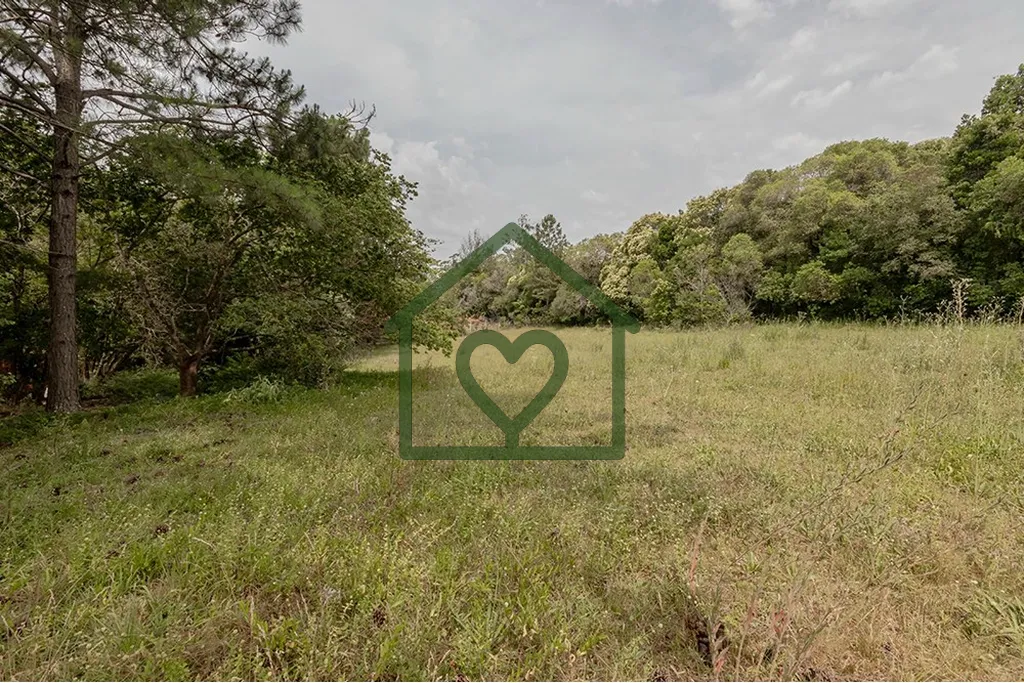 Imagem Descubra uma oportunidade incrível para adquirir um terreno excepcional, localizado na charmosa cid...