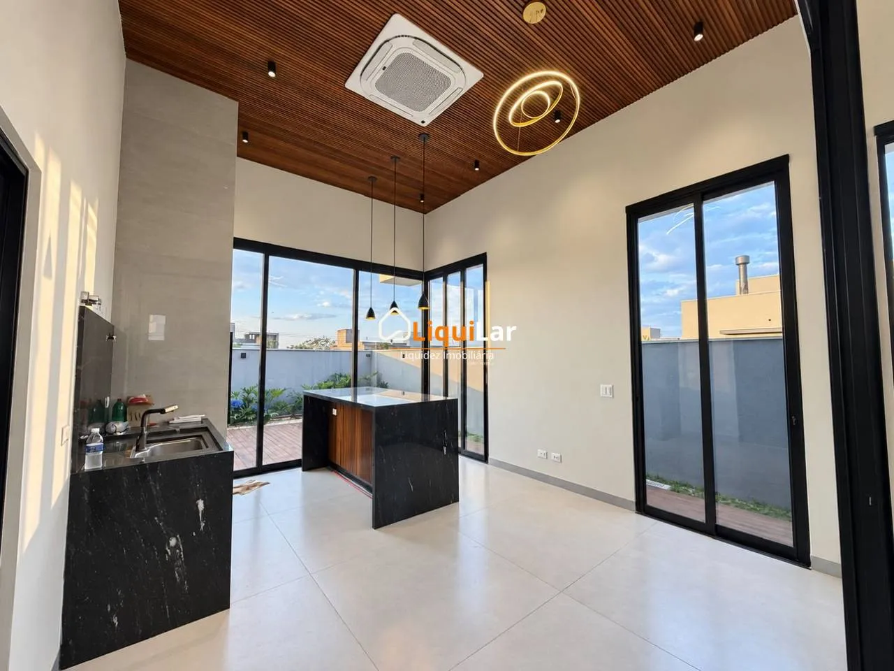 Imagem Casa Alto Padrão no Alphaville 3 com Escritório e Cozinha Separada