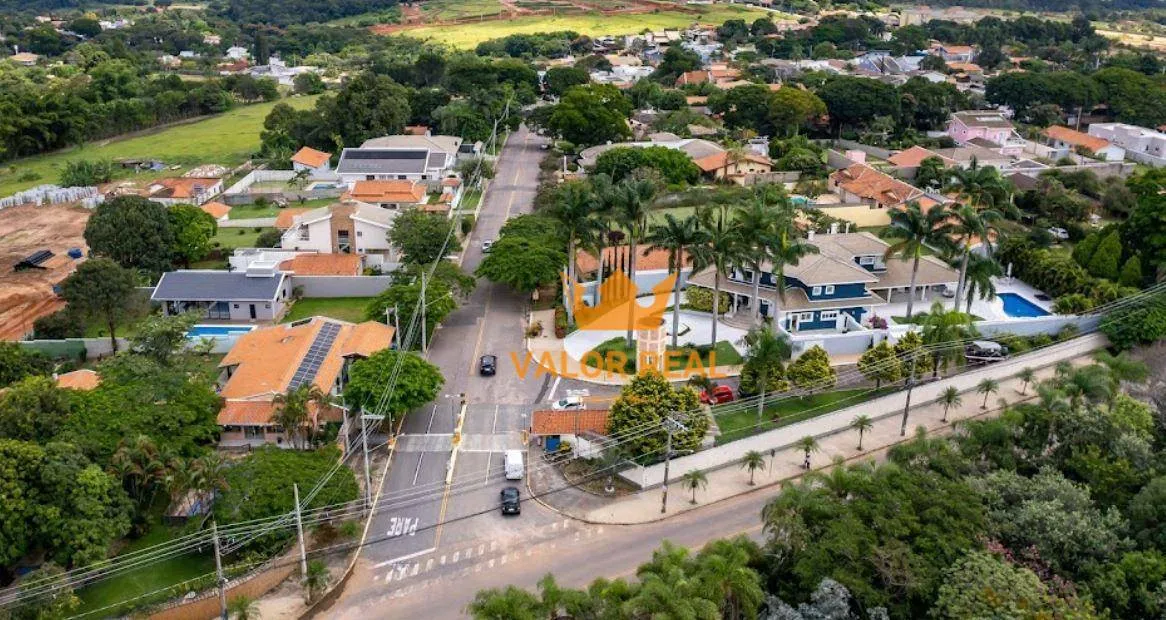 Imagem Charmosa Residência no Condomínio Tereza Cristina, com AT 1.000 m2 e AC 244 m2, 3 Dorm, 1 Suite Master, R$ 2.460 Mio.