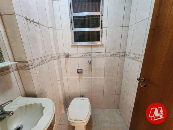 Imagem Morano vende próximo Hospital de Clinicas, 3 dormitórios com vaga.