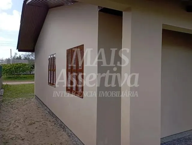 Imagem Ótima casa a venda localizada no bairro Imara em Imbé/RS - 3 dormitórios