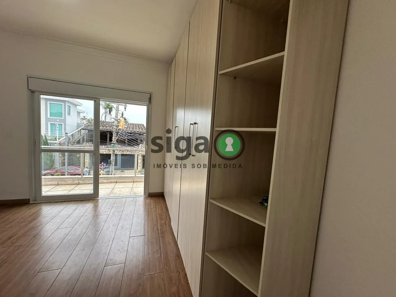 Imagem Oportunidade Casa Ampla com 3 Suítes, Churrasqueira e Área Gourmet