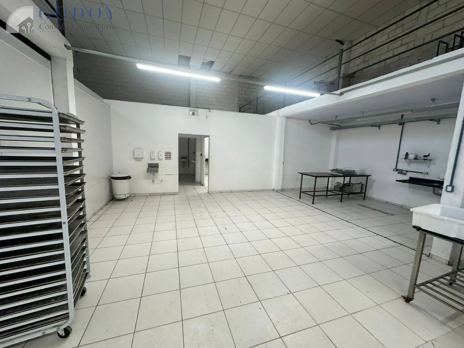 Imagem Imóvel Comercial - 900 m² Construídos em Terreno de 2.600 m²