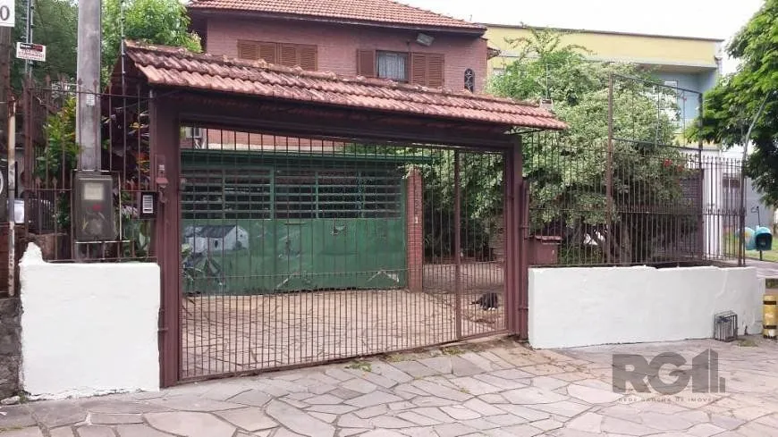 Imagem Casa para Venda - 200m², 5 dormitórios, sendo 1 suites, 4 vagas - Glória