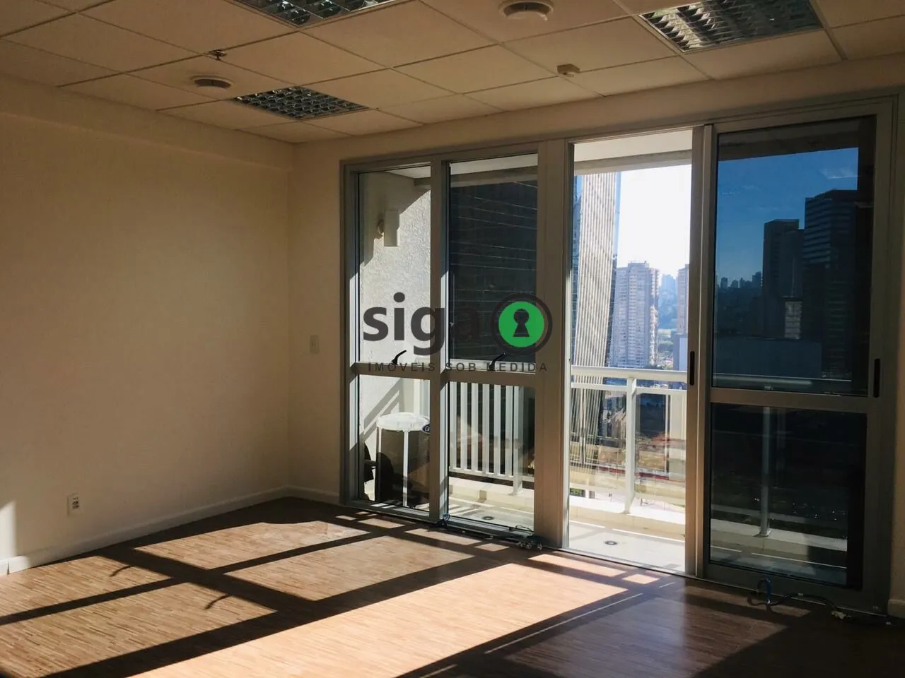 Imagem Sala Comercial 56m² no Neo Corporate 2 Vagas, Alto Andar e Próxima à CPTM