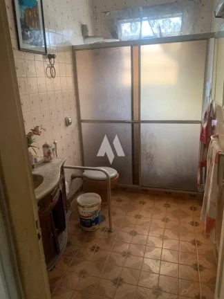 Imagem Casa Sobreposta Alta com Edícula em Santos,145m², 3 Vagas de Garagem e no bairro do Boqueirão