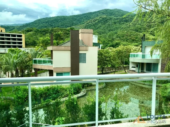 Imagem Casa com 2 suítes à venda em Condomínio em Santo Amaro da Imperatriz