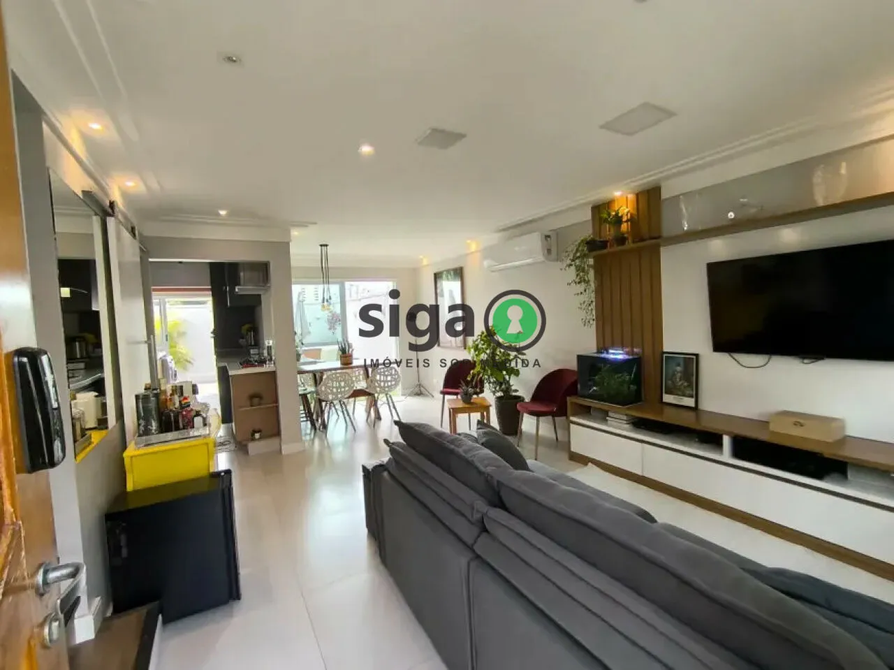 Foto do imóvel Casa sofisticada com jacuzzi privativa e acabamento contemporâneo.