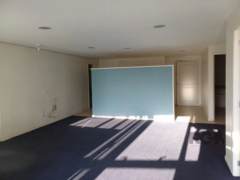 Imagem MÁFFER IMÓVEIS ALUGA - CONJUNTO COMERCIAL Av. Cristóvão Colombo esquina Benjamin Constant | Porto Alegre/RS