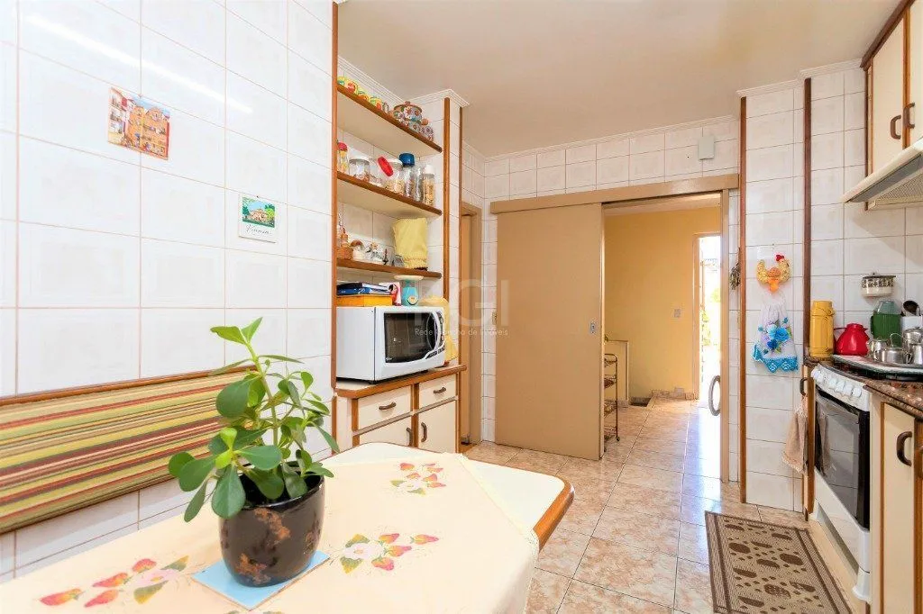 Imagem Casa para Venda - 228m², 4 dormitórios, sendo 1 suites, 5 vagas - Teresópolis