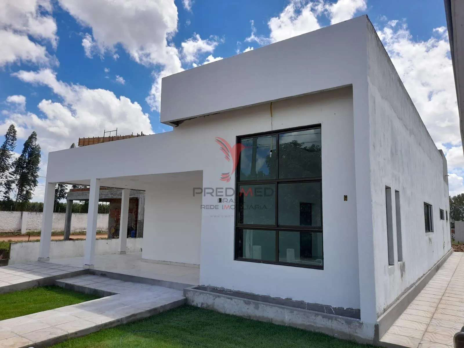 Imagem Casa com piscina,aceita carro, apartamento no negócio, 2 Suites, 3 Vagas de Garagem