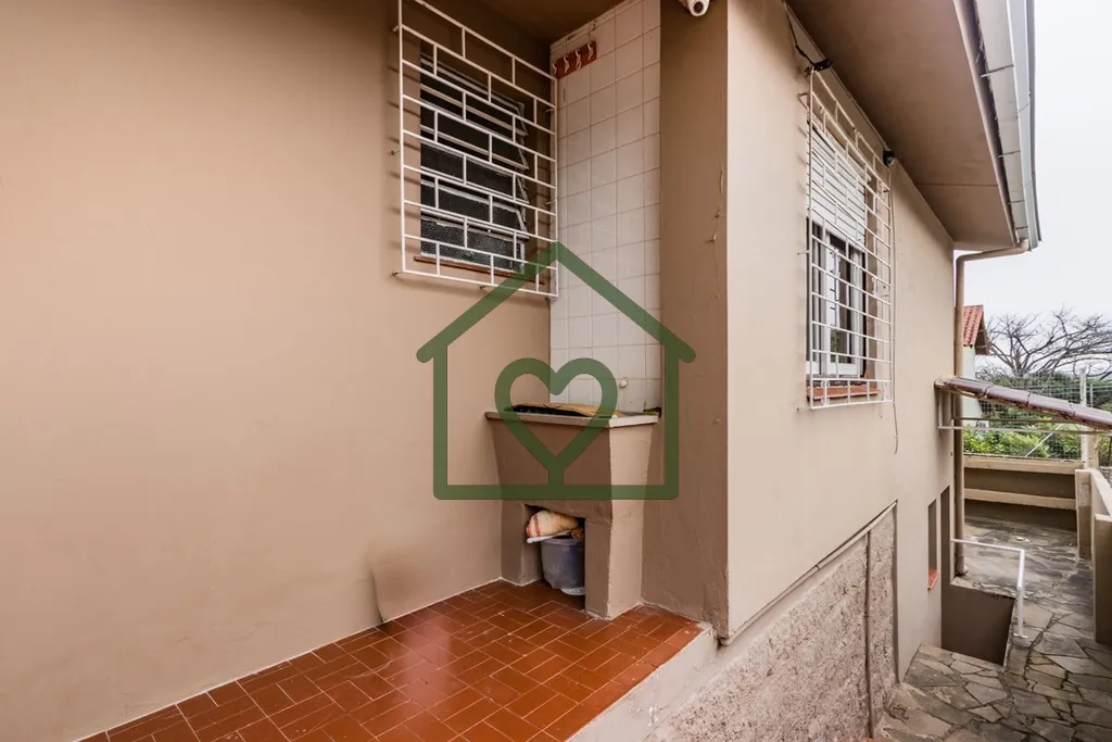Imagem CASA DE 99m² COM 2 DORMITÓRIOS, 2 BANHEIROS, ESCRITÓRIO, COZINHA, LAVANDERIA, DESPENSA. AMPLO PÁ...