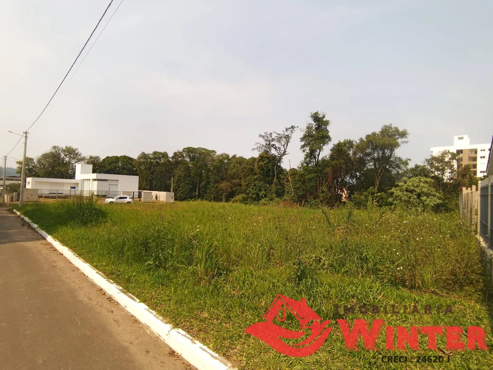 Imagem Terreno de esquina plano.