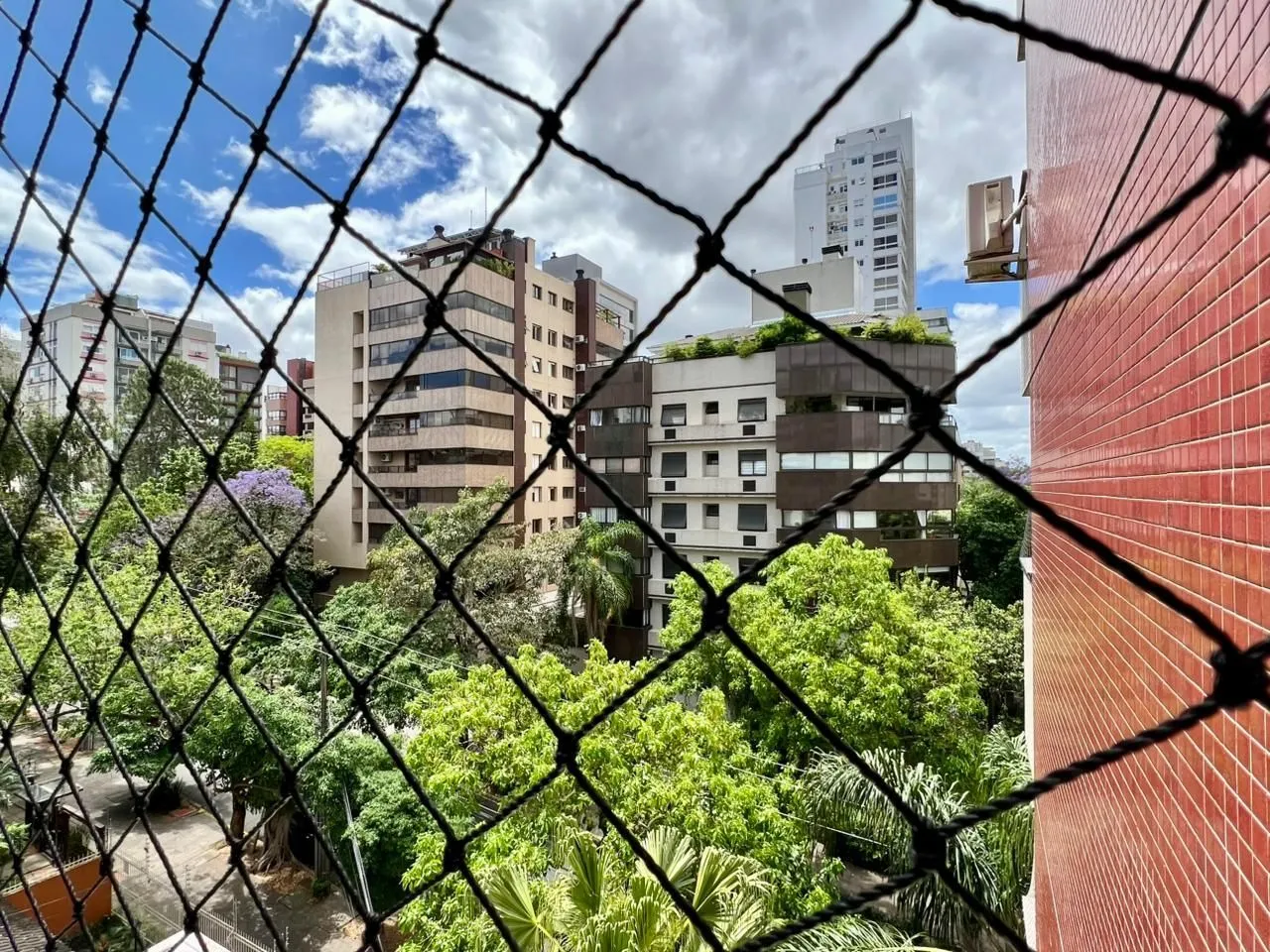 Imagem Apartamento a venda de 105 m2 2 dormitórios sendo 1 suíte e 2 vagas individuais no bairro Petrópolis.
