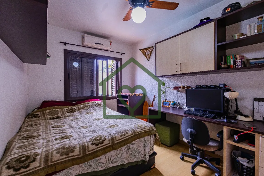 Imagem Casa à Venda no Bairro Cristal Apresentamos esta excelente residência localizada em uma das regiõ...