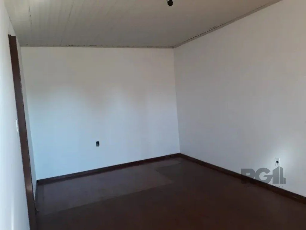 Imagem Casa com 5 dormitórios no bairro Passo das Pedras - Porto Alegre