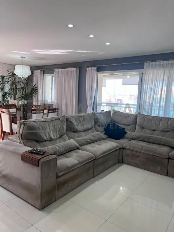 Imagem Apartamento com 4 dormitórios, 2 suítes, 264 m², 3 vagas e varanda com churrasqueira
