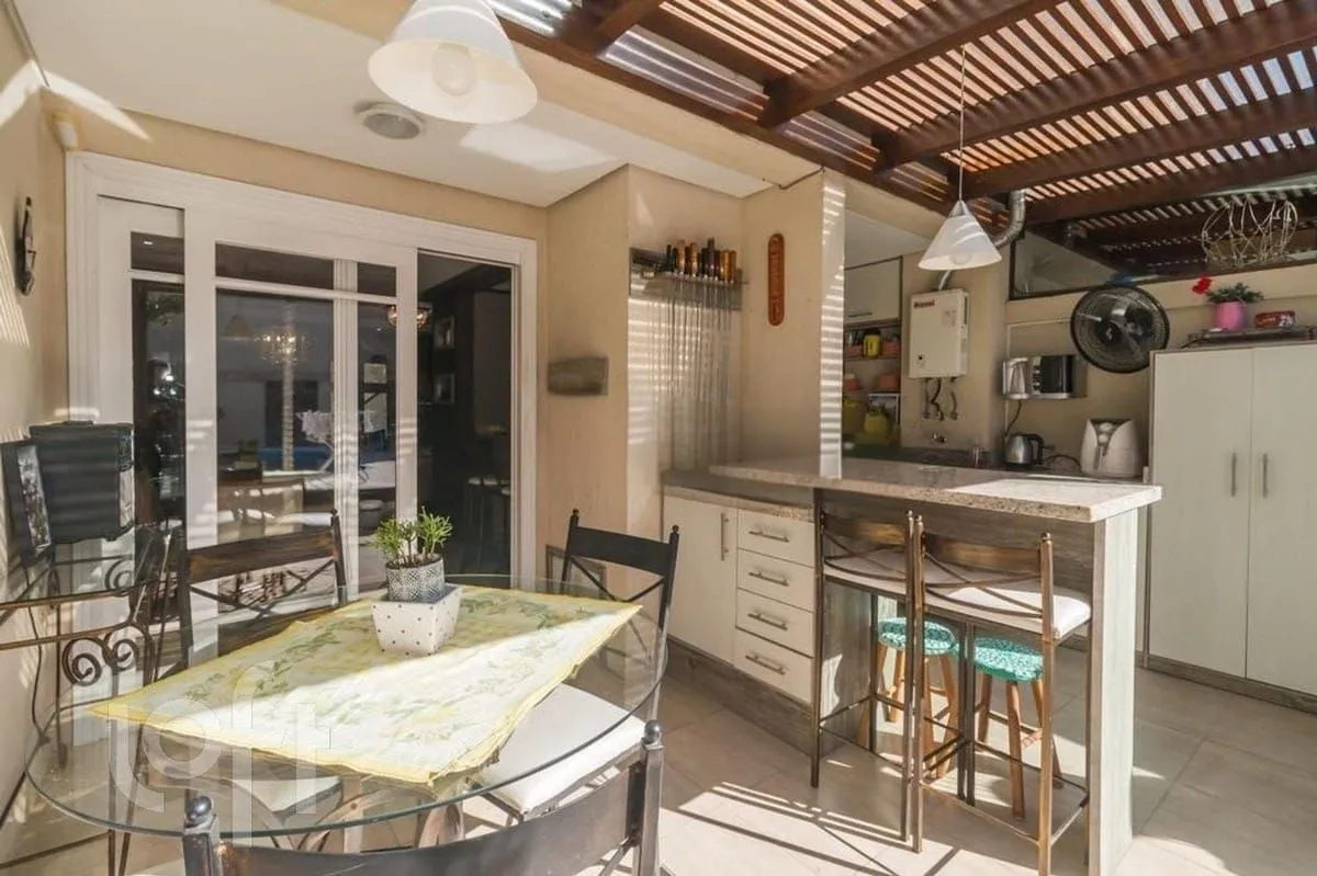 Imagem Casa com 03 quartos no Bairro de Ipanema em Porto Alegre/RS