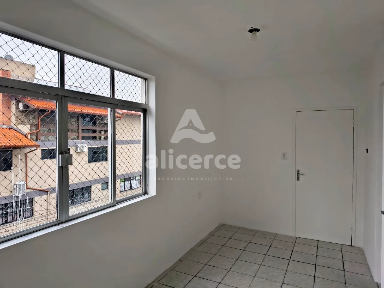 Imagem Apartamento à Venda em Areias - São José | Excelente Localização e Ótimo Custo-Benefício**