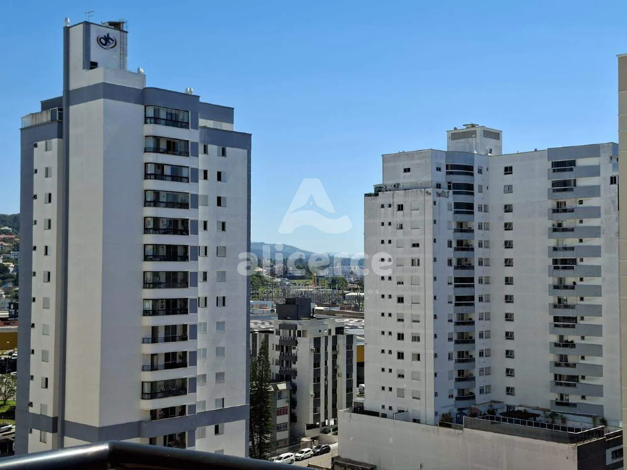 Imagem Apartamento à venda com 02 dormitórios sendo 01 suíte com 74 m² no bairro Kobrasol - São José - SC.