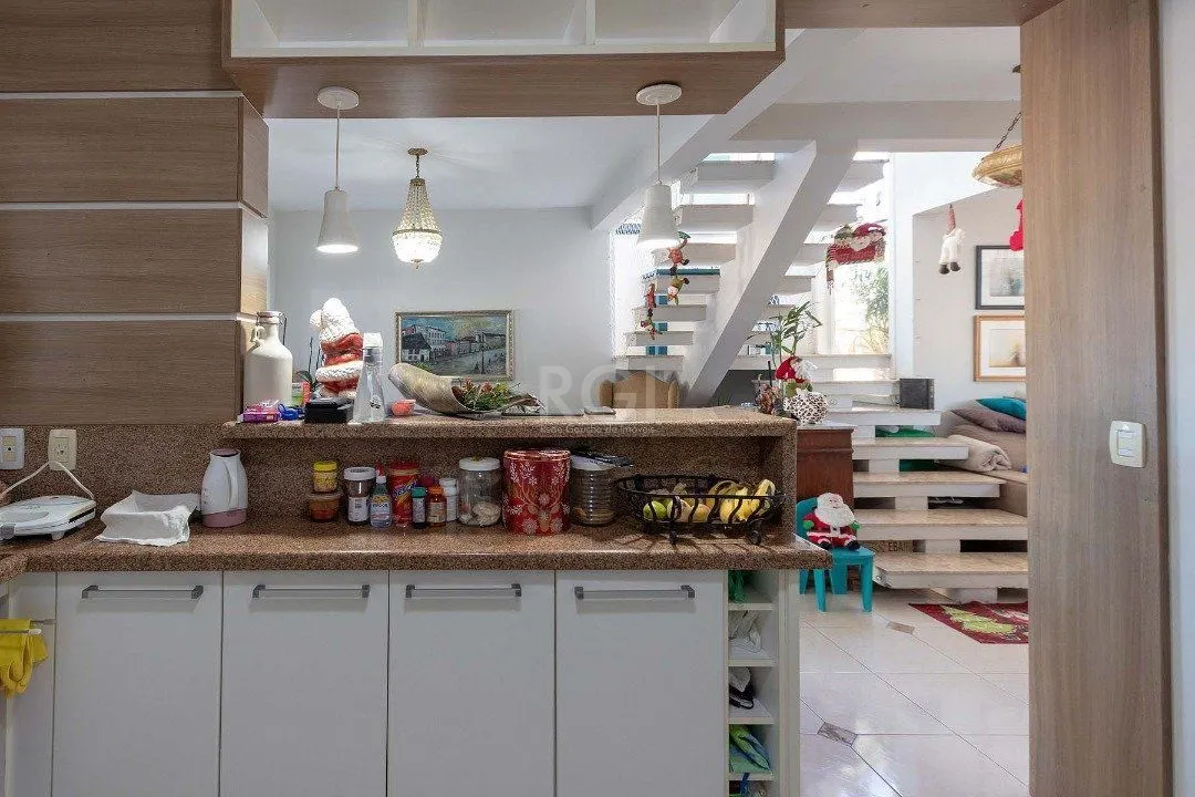Imagem Casa para Venda com 4 dormitórios no bairro Hípica