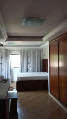 Imagem VENDA DE SOBRADO NO CONDOMÍNIO ECO PARK LAGOS, EM MOGI DAS CRUZES/SP, 397m² com 3 suítes, quintal com piscina, sauna e área gourmet. CONSULTE-NOS.